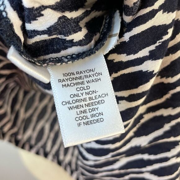 LOFT Half Button Down Top Size M EUC - Picture 7 of 7